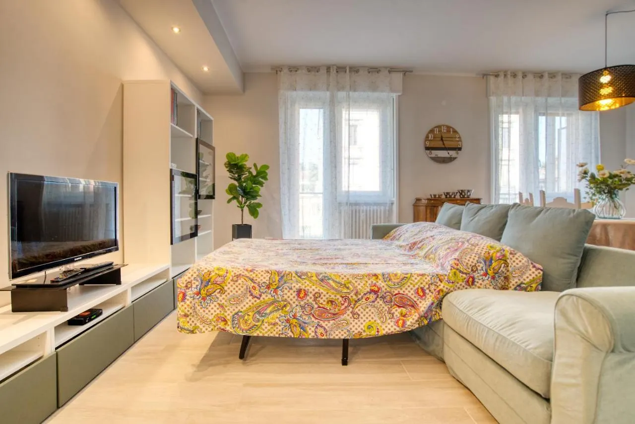 Apartment Caseospitali - Casa Janas, Elegante Trilocale Per 5 In Zona Centrale Milan