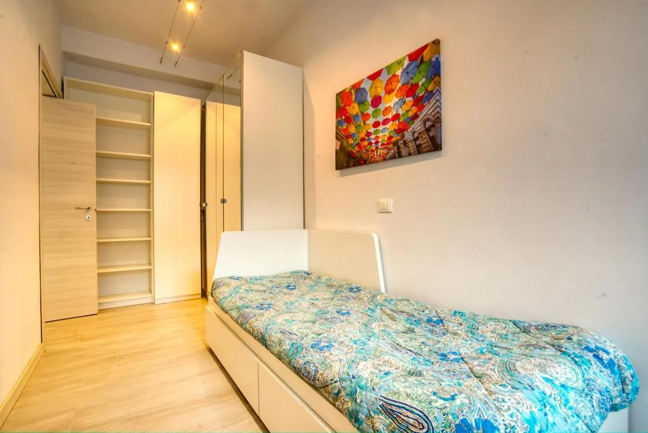 Apartment Caseospitali - Casa Janas, Elegante Trilocale Per 5 In Zona Centrale Milan Italy