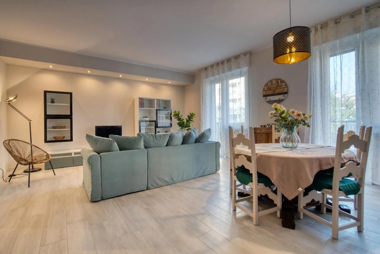 Apartment Caseospitali - Casa Janas, Elegante Trilocale Per 5 In Zona Centrale Milan