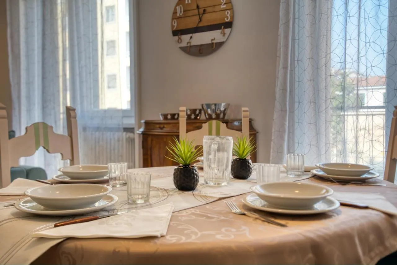 Caseospitali - Casa Janas, Elegante Trilocale Per 5 In Zona Centrale Milan 0*,