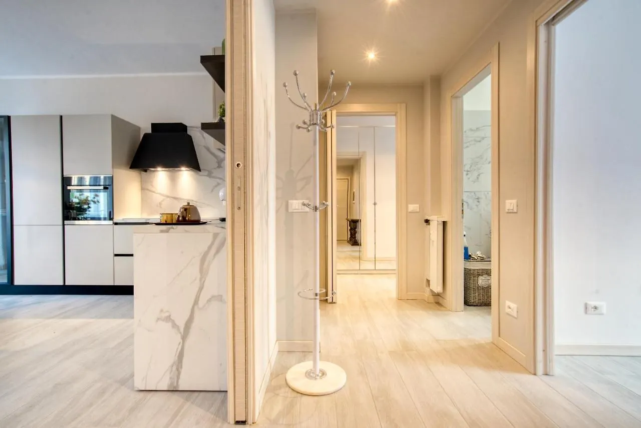 Caseospitali - Casa Janas, Elegante Trilocale Per 5 In Zona Centrale Milan 0*,  Italy